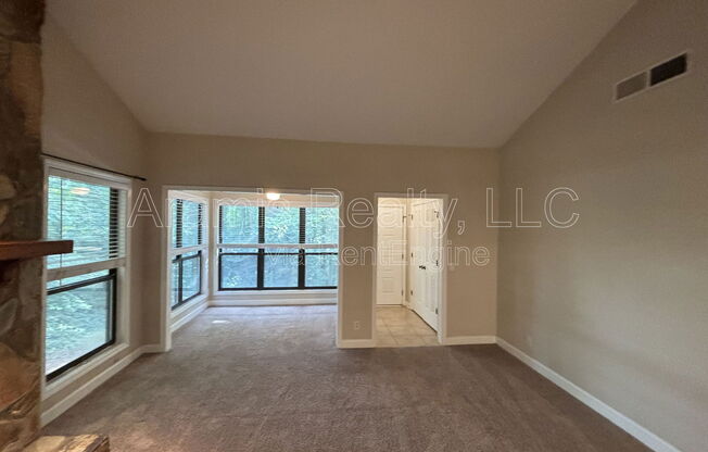 304 COMERAGH SE