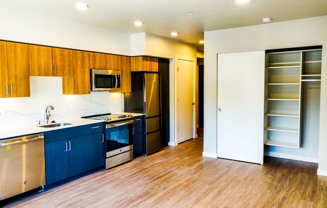 Studio, 1 bath, 460 sqft, $1,795, Unit 211