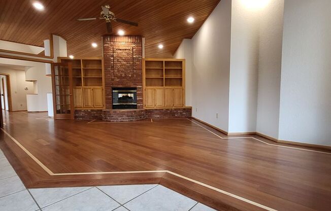 (4) Bed/(3) Bath Custom Home in SW Norman!