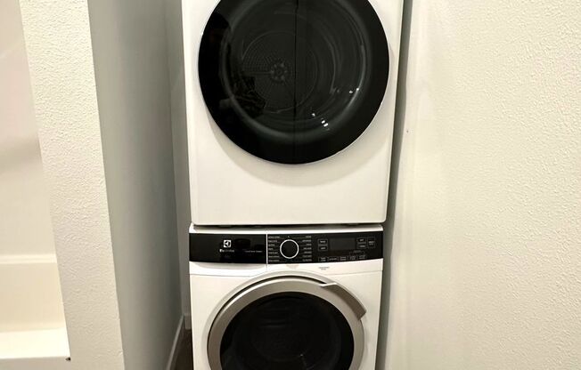 2 beds, 1 bath, 728 sqft, $1,999, Unit 207