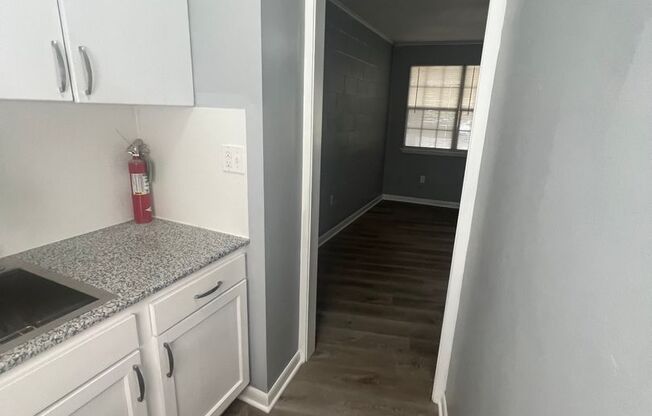 1 bed, 1 bath, 400 sqft, $650, Unit Unit 123