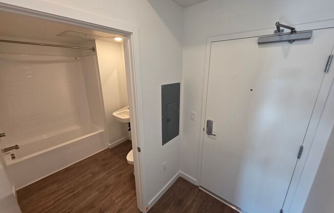 Studio, 1 bath, 327 sqft, $1,805, Unit 403