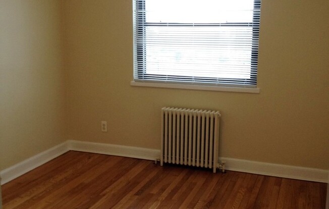 3 beds, 1 bath, 900 sqft, $1,795, Unit SQC-229-5