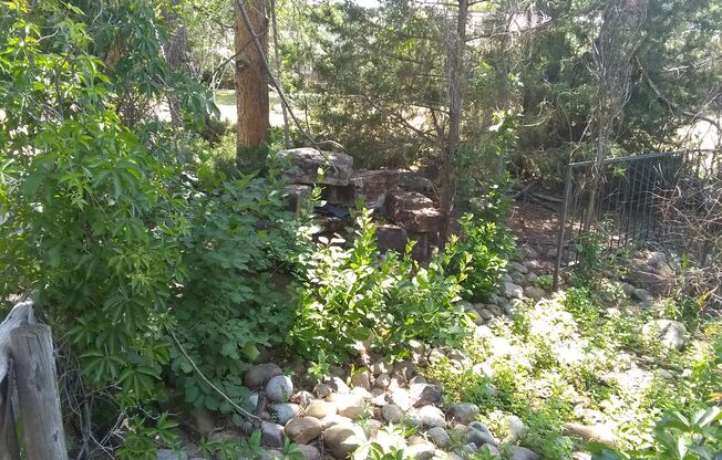 Great location off Leetsdale/Parker and Florida with lots of amenities such as AC, pool, hot tub, club house, washer/dryer in building.