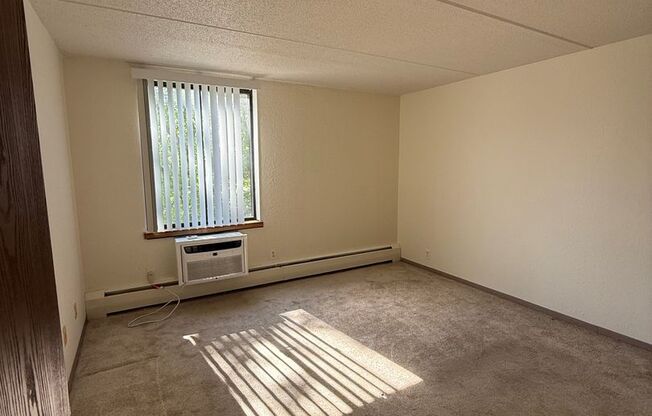 2 beds, 1.5 baths, 893 sqft, $1,395, Unit 202