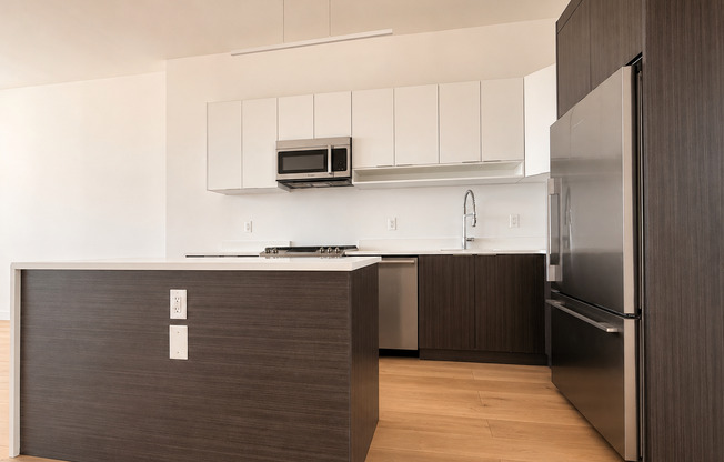 1 bed, 1 bath, 1,090 sqft, $5,195, Unit 6U