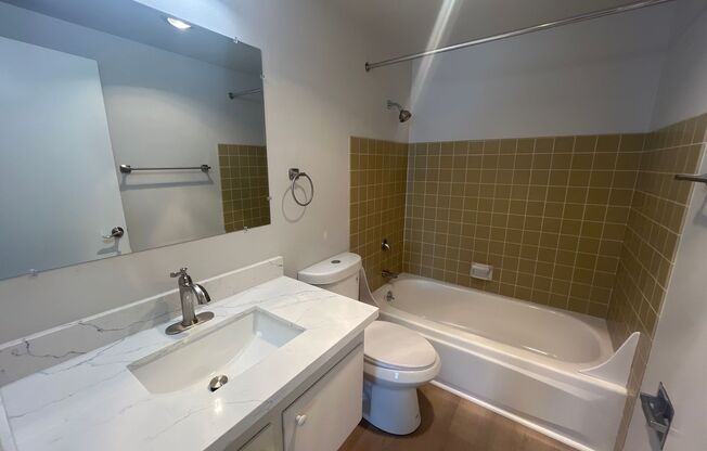 2 beds, 2 baths, 1,060 sqft, $2,695, Unit 3520 - 206