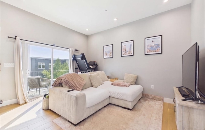 1 bed, 1 bath, 610 sqft, $3,000, Unit 319