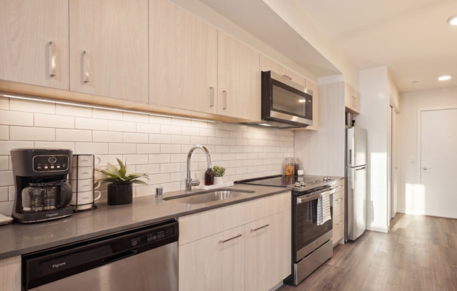 Studio, 1 bath, 688 sqft, $2,547, Unit 2