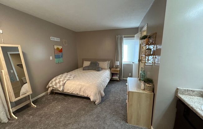 2 beds, 1.5 baths, 680 sqft, $949, Unit 8534