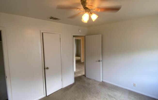 3 beds, 1 bath, $875