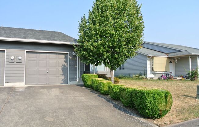 Spacious 3-bedroom/1 bath duplex in Albany!