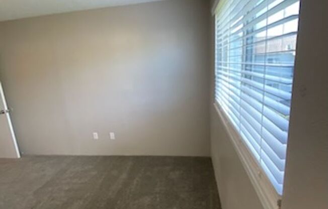 2 beds, 2 baths, 856 sqft, $869, Unit 2827-1806