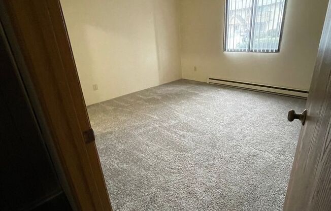 1 bed, 1 bath, 640 sqft, $679.99, Unit 755-F9