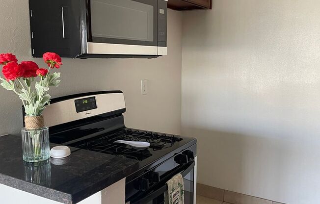 1 bed, 1 bath, $2,025, Unit 55-07