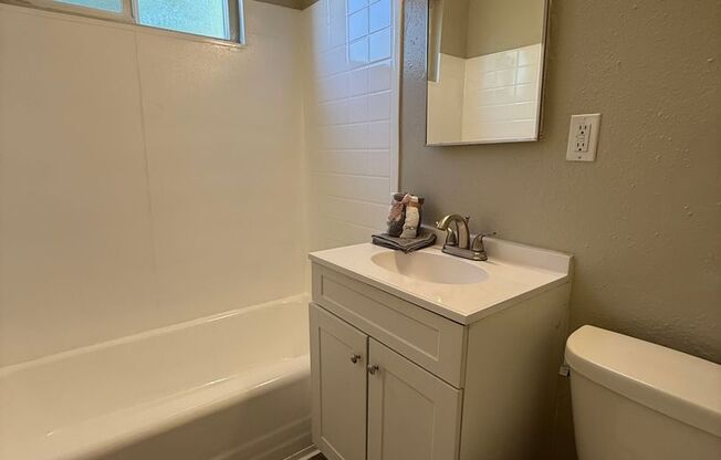 2 beds, 1 bath, 860 sqft, $1,745, Unit 10176C