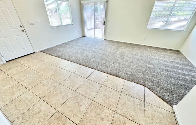 BEAUTIFULLY UPDATED SOUTHWEST LAS VEGAS TOWNHOME WITH NEW KITCHEN AND FLOORING
