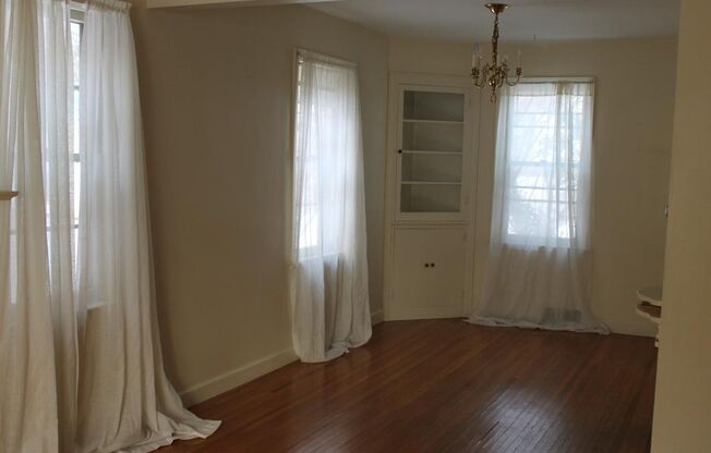 2 beds, 1 bath, $865