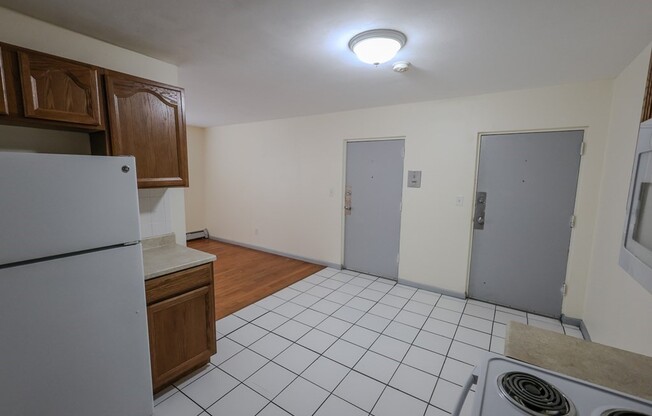 2 beds, 1 bath, 950 sqft, $2,550, Unit 16