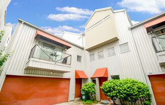 Open Floorplan 3-story Townhome in Midtown!