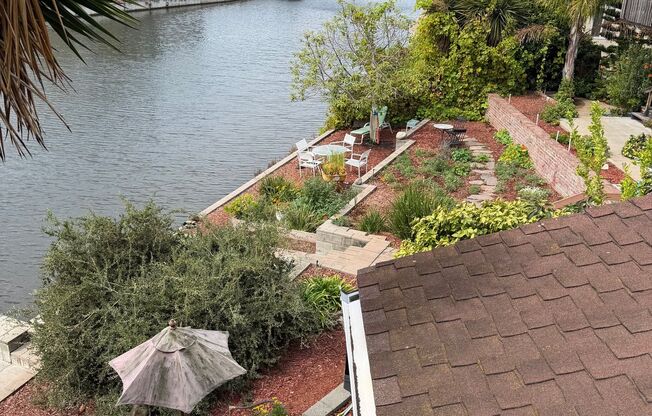 Spacious Apartments in the Desirable Bronze Coast Neighborhood