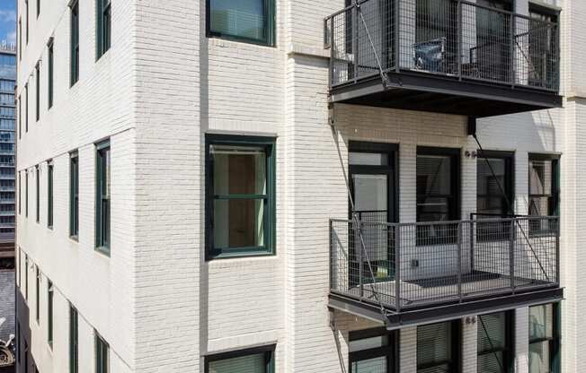 Dominium_Arcade Artist Apartments_Apartment Balcony