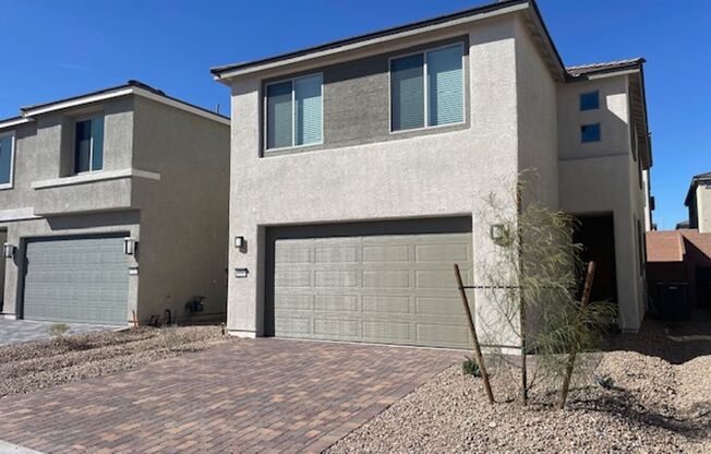 GREAT 5 BEDROOM HOME WITH BEDROOM AND BATH DOWNSTAIRS LOCATED IN SOUTHERN HIGHLANDS!!!!