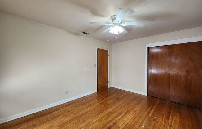 3 beds, 1 bath, $1,550