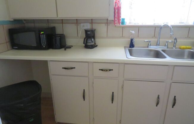 2 beds, 1 bath, $1,800