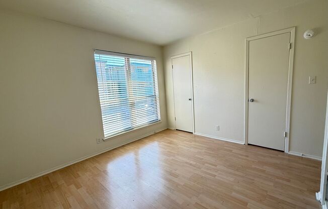 2 beds, 1 bath, 924 sqft, $1,709, Unit OPA-225