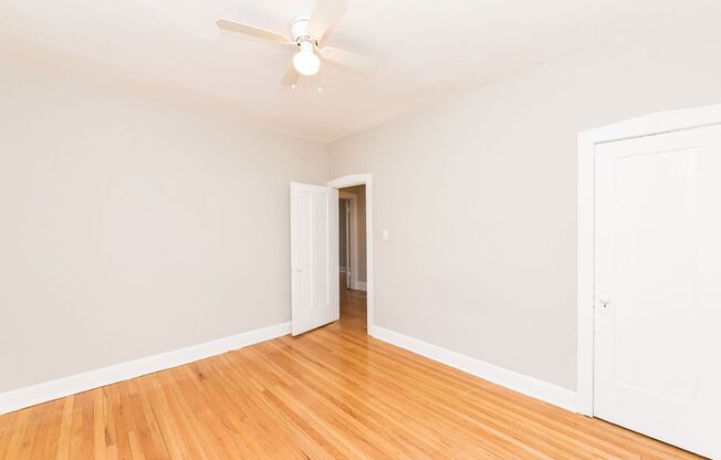 2 beds, 1 bath, 1,400 sqft, $2,095, Unit 1842 - 3B
