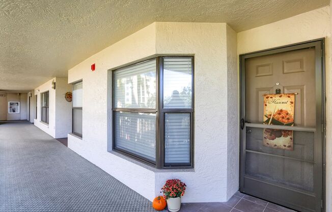 2/2 UNFURNISHED Condo in Pasadena Cove. Near beach. Nice amenities!