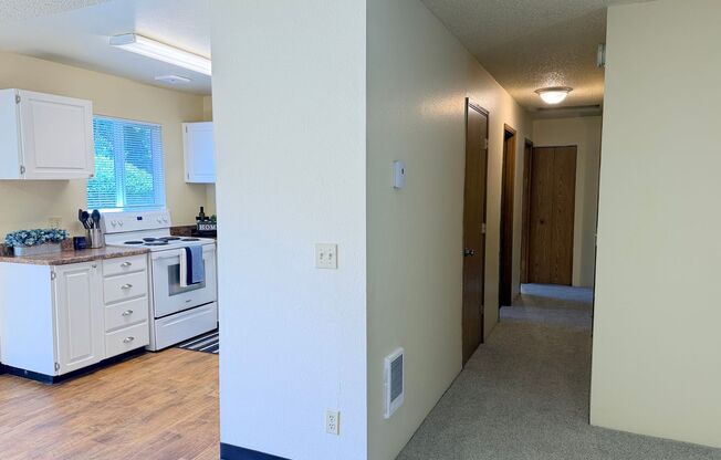 3 beds, 1 bath, 906 sqft, $1,849, Unit 15