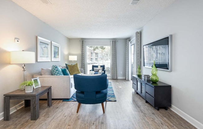 Tampa Pet Friendly Apartments at Arbour Ponds Aspen living room view 2x2 950 sq ft