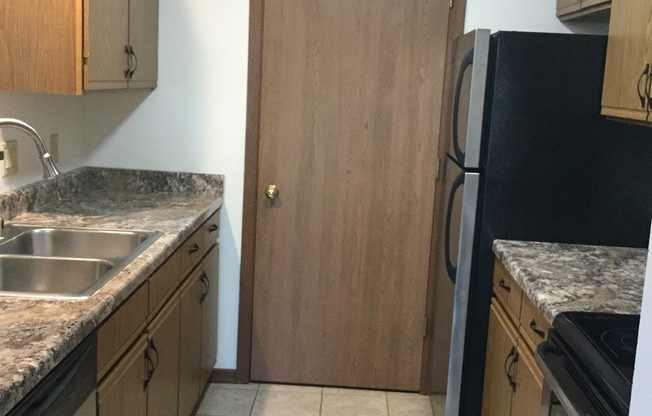 2 beds, 1 bath, 950 sqft, $1,775, Unit 7610RB