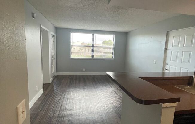 ONE BEDROOM ONE BATHROOM! WATERFRONT COMMUNITY!