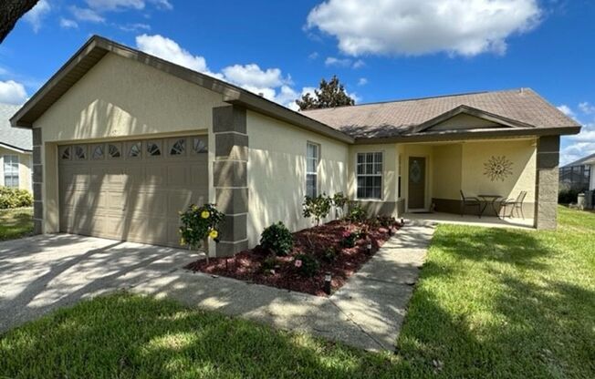 3/2 WITH POOL close to Disney! Pool and lawn care included!