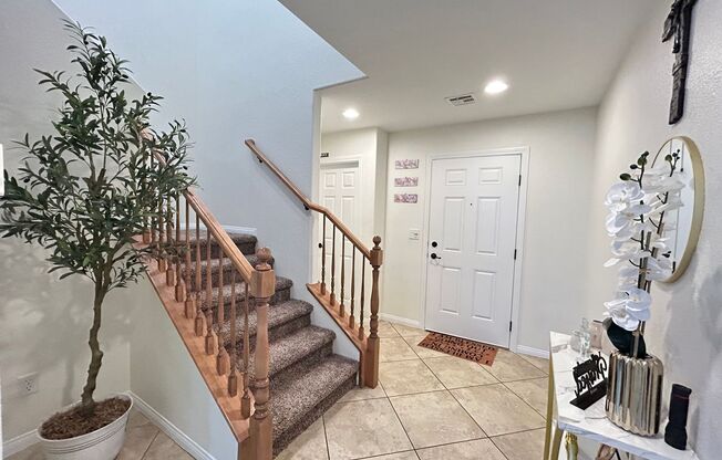 Fully Furnished 4 Bedroom 2.5 Home!