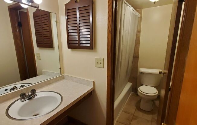 2 beds, 1 bath, 850 sqft, $1,144, Unit 7926 - 5