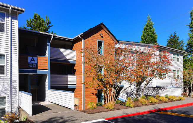 Everett Apartments-  The Lynx Exterior Building