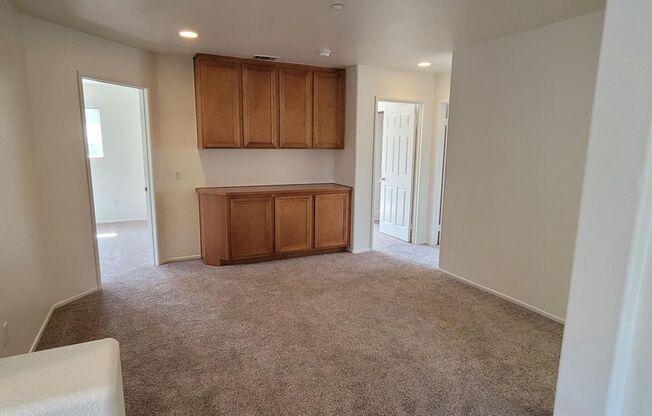 Gated Tesoro Community in Oxnard - 5 bdrm 5 bath Home - $5500