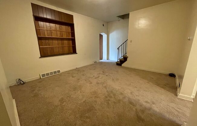 Spacious 3 Bedroom Oakland Townhouse with a Back Patio! A Perfect University of Pittsburgh Location!