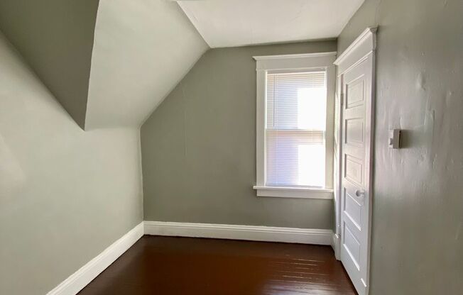 1 bed, 1 bath, $700, Unit 2