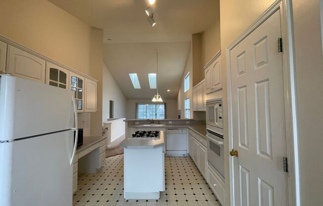 4368 POND RDG CT NE
