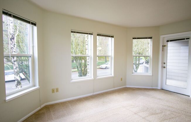Lair Hill: Great 2 Bed 2 Bath with DW, W/D & Deck Ready Mid-May!