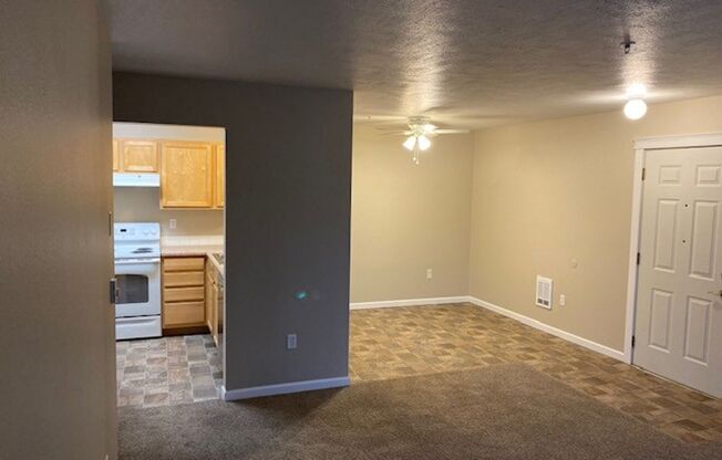 2 beds, 2 baths, 956 sqft, $1,395, Unit 043