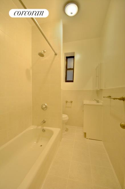 4 beds, 2 baths, $4,100, Unit 1W