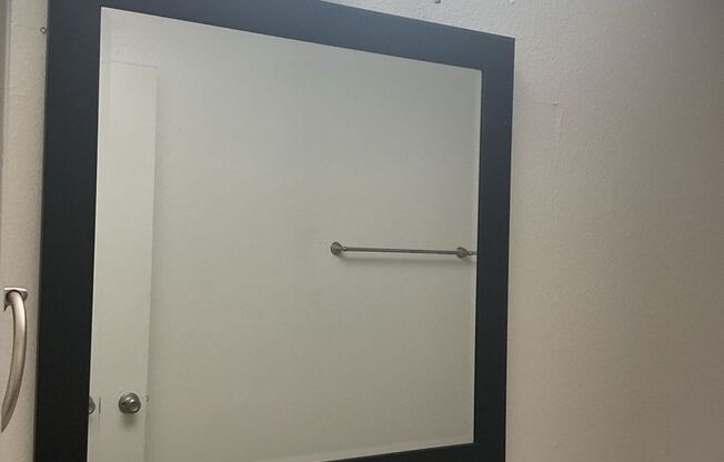 2 beds, 1 bath, 992 sqft, $1,250, Unit 4760-105