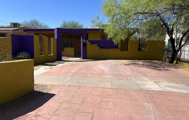 2128 E 9 ST