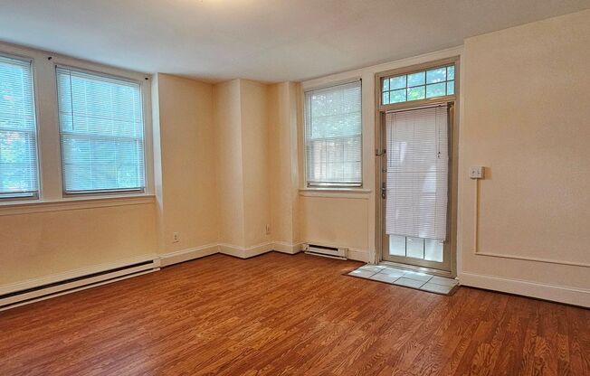 3 beds, 2 baths, 1,100 sqft, $1,915, Unit 105